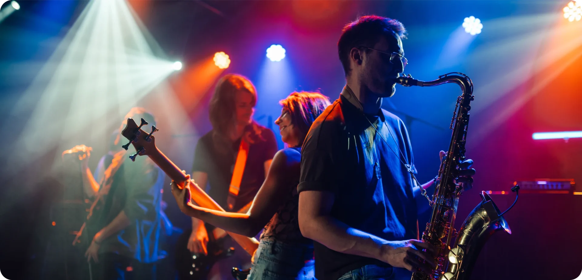 Live concert with saxophone and guitar players